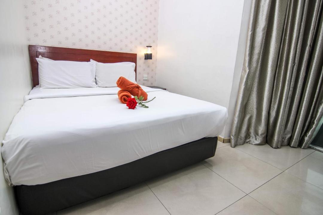 Rose Taman Perling Hotel *
